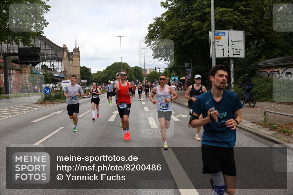29.06.2025 - hella hamburg halbmarathon Yannick Fuchs http://msf.ph/oto/8200486 29.06.2025 10:31:57 20KM 1290, 2196, 2767, 4860, 4865, 5003, 5042, 5307, 5923, 6047, 6123, 6458, 7310, 8362, 9178, 9914, 10190, 10451, 10738, 12739, 13141, 13372, 13854, 14387, 14459, 14691, 14934, 15178, 15261, 15410, 15939, 16523, 16992, 17125, 17137, 17658, 18159, 18216, 18357, 18384, 18986 meine-sportfotos.de