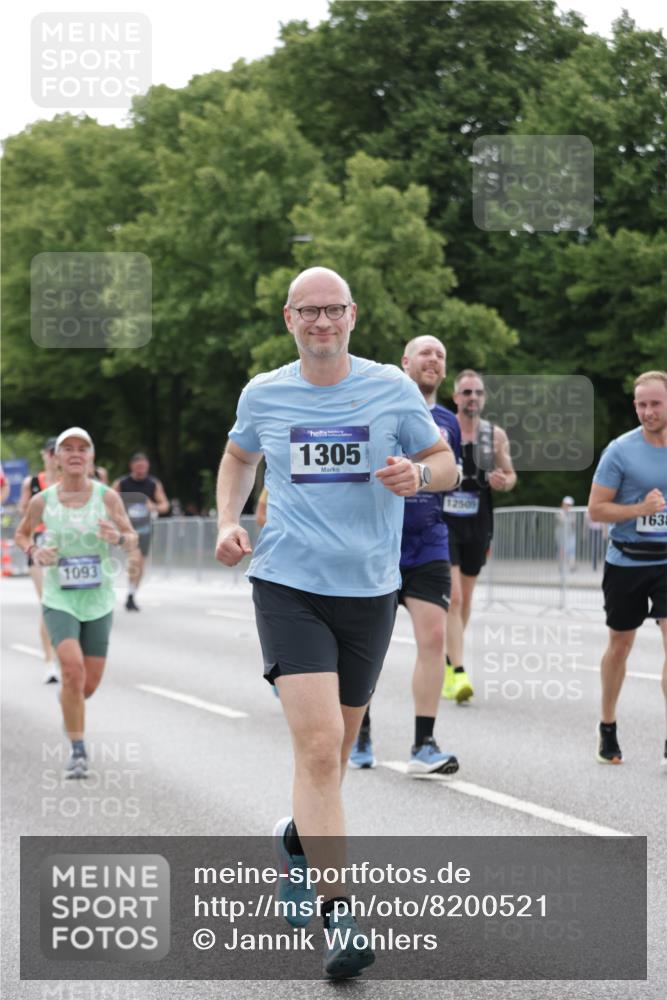 29.06.2025 - hella hamburg halbmarathon Jannik Wohlers http://msf.ph/oto/8200521 29.06.2025 10:25:19 Lombardsbrücke 1093, 1305, 1479, 1481, 3343, 3765, 4378, 4797, 5028, 6663, 8881, 9811, 10104, 10845, 11596, 11699, 12074, 12505, 13653, 14223, 14936, 15283, 16289, 16354, 16381, 16927 meine-sportfotos.de