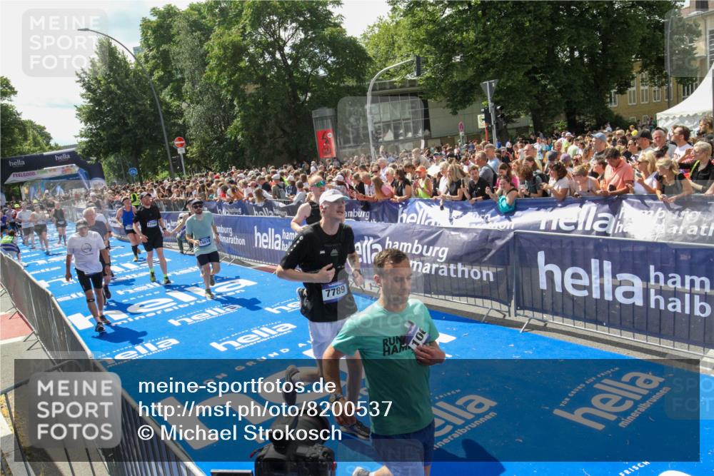 29.06.2025 - hella hamburg halbmarathon Michael Strokosch http://msf.ph/oto/8200537 29.06.2025 11:36:27 Ziel 1224, 1298, 1389, 5294, 6805, 7789, 9054, 9055, 9094, 10652, 10770, 10862, 12562, 14334, 14477, 19018 meine-sportfotos.de