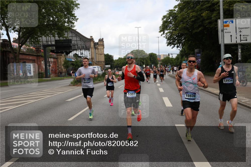 29.06.2025 - hella hamburg halbmarathon Yannick Fuchs http://msf.ph/oto/8200582 29.06.2025 10:31:57 20KM 1290, 2196, 2767, 4860, 4865, 5003, 5042, 5307, 5923, 6047, 6123, 6458, 7310, 8362, 9178, 9914, 10190, 10451, 10738, 12739, 13141, 13372, 13854, 14387, 14459, 14691, 14934, 15178, 15261, 15410, 15939, 16523, 16992, 17125, 17137, 17658, 18159, 18216, 18357, 18384, 18986 meine-sportfotos.de