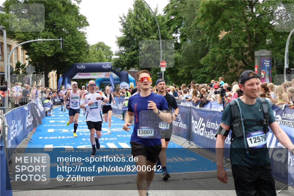 29.06.2025 - hella hamburg halbmarathon Zöllner http://msf.ph/oto/8200642 29.06.2025 10:47:18 Ziel 2623, 6134, 6168, 6203, 6373, 6716, 7480, 10208, 10211, 13007, 13672, 16286, 17718, 17915, 18856 meine-sportfotos.de