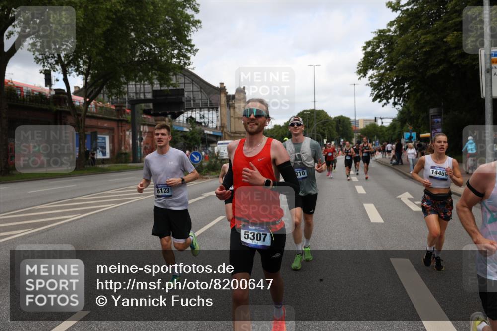 29.06.2025 - hella hamburg halbmarathon Yannick Fuchs http://msf.ph/oto/8200647 29.06.2025 10:31:58 20KM 1290, 2196, 2767, 4860, 4865, 5003, 5042, 5307, 5923, 6047, 6123, 6458, 7310, 8362, 9178, 9914, 10190, 10451, 10738, 12739, 13141, 13372, 13854, 14387, 14459, 14691, 14934, 15178, 15261, 15410, 15939, 16523, 16992, 17125, 17137, 17658, 18159, 18216, 18357, 18384, 18986 meine-sportfotos.de