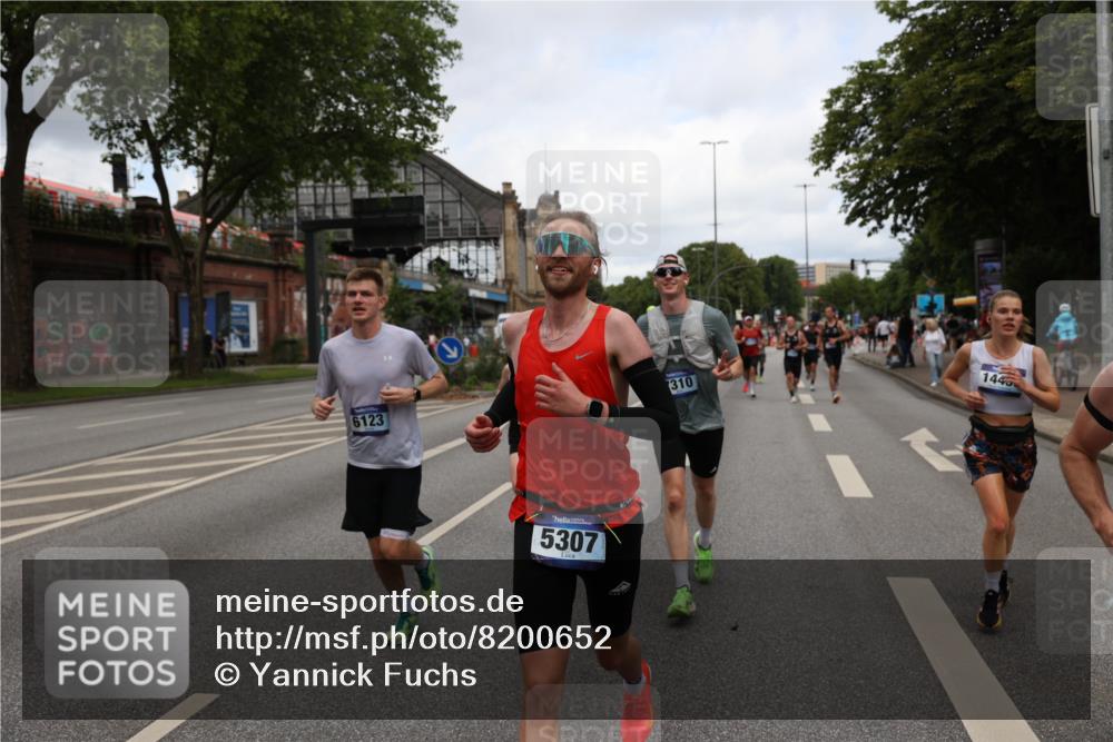29.06.2025 - hella hamburg halbmarathon Yannick Fuchs http://msf.ph/oto/8200652 29.06.2025 10:31:58 20KM 1290, 2196, 2767, 4860, 4865, 5003, 5042, 5307, 5923, 6047, 6123, 6458, 7310, 8362, 9178, 9914, 10190, 10451, 10738, 12739, 13141, 13372, 13854, 14387, 14459, 14691, 14934, 15178, 15261, 15410, 15939, 16523, 16992, 17125, 17137, 17658, 18159, 18216, 18357, 18384, 18986 meine-sportfotos.de