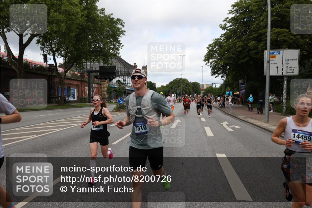 29.06.2025 - hella hamburg halbmarathon Yannick Fuchs http://msf.ph/oto/8200726 29.06.2025 10:31:59 20KM 1290, 2196, 2767, 4860, 4865, 5003, 5042, 5307, 5923, 6047, 6123, 6458, 7310, 8362, 9178, 9914, 10190, 10451, 10738, 12739, 12900, 13141, 13372, 13854, 14387, 14459, 14691, 14934, 15178, 15261, 15410, 15939, 16523, 16992, 17125, 17137, 17658, 18159, 18216, 18357, 18384, 18986 meine-sportfotos.de