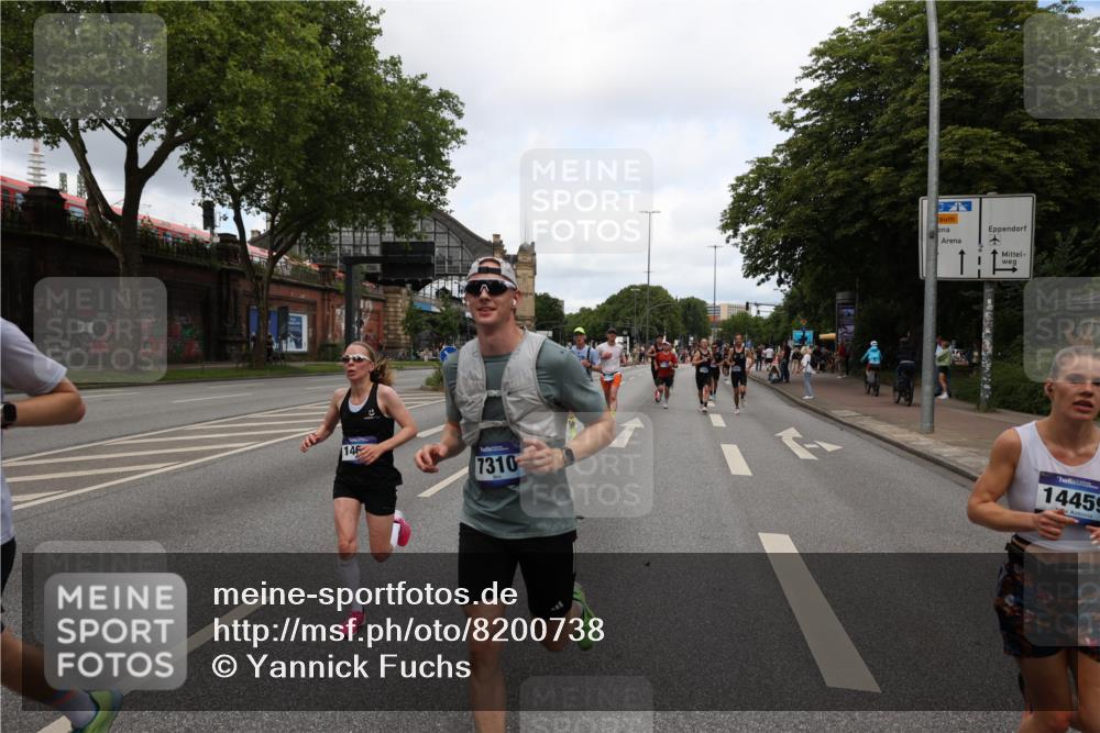 29.06.2025 - hella hamburg halbmarathon Yannick Fuchs http://msf.ph/oto/8200738 29.06.2025 10:31:59 20KM 1290, 2196, 2767, 4860, 4865, 5003, 5042, 5307, 5923, 6047, 6123, 6458, 7310, 8362, 9178, 9914, 10190, 10451, 10738, 12739, 12900, 13141, 13372, 13854, 14387, 14459, 14691, 14934, 15178, 15261, 15410, 15939, 16523, 16992, 17125, 17137, 17658, 18159, 18216, 18357, 18384, 18986 meine-sportfotos.de