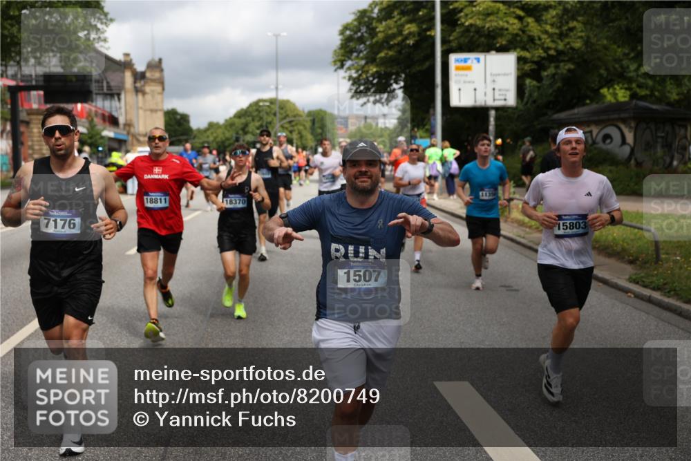 29.06.2025 - hella hamburg halbmarathon Yannick Fuchs http://msf.ph/oto/8200749 29.06.2025 10:44:42 20KM 1119, 1399, 1461, 1466, 1507, 1630, 1750, 1817, 2207, 3654, 4127, 4346, 5115, 6027, 6662, 6712, 6795, 7052, 7176, 7397, 7583, 7930, 7932, 8117, 8572, 8657, 8704, 8819, 9057, 10371, 11356, 11455, 11607, 12624, 13008, 13609, 13687, 13701, 13875, 14034, 14257, 14626, 15362, 15395, 15803, 15950, 16716, 16806, 17179, 17221, 17247, 17384, 18006, 18066, 18370, 18394, 18489, 18657, 18658, 18811 meine-sportfotos.de