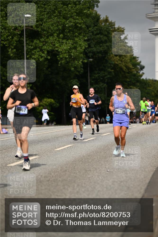 29.06.2025 - hella hamburg halbmarathon Dr. Thomas Lammeyer http://msf.ph/oto/8200753 29.06.2025 10:11:42 Kennedybrücke 1893, 1993, 2136, 3929, 4262, 5242, 5899, 5926, 6196, 6517, 6518, 6707, 6713, 6715, 6833, 7503, 7760, 8585, 9967, 10283, 10700 meine-sportfotos.de