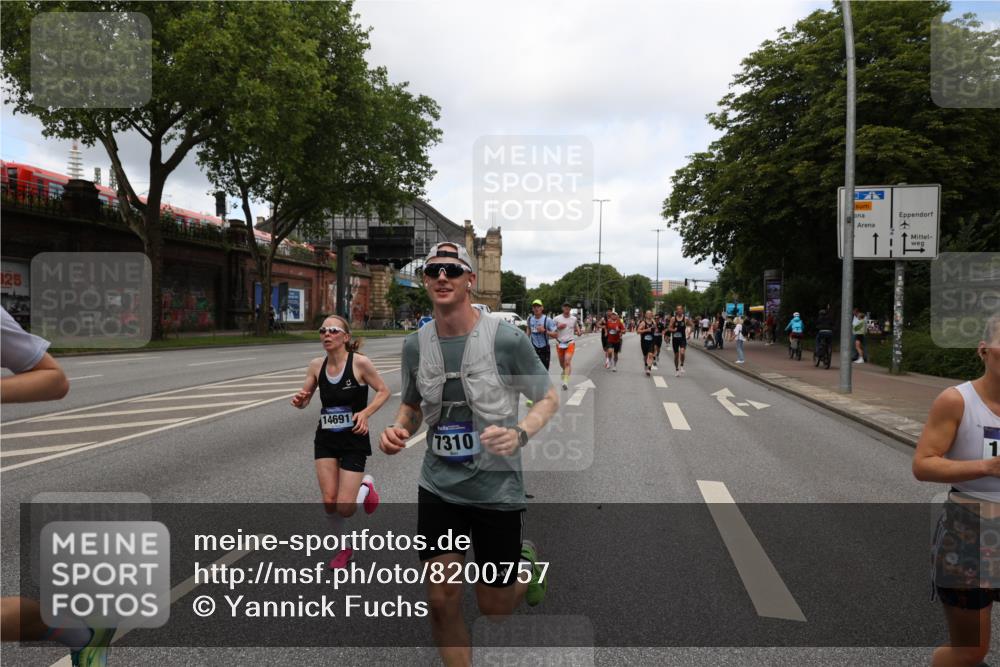 29.06.2025 - hella hamburg halbmarathon Yannick Fuchs http://msf.ph/oto/8200757 29.06.2025 10:31:59 20KM 1290, 2196, 2767, 4860, 4865, 5003, 5042, 5307, 5923, 6047, 6123, 6458, 7310, 8362, 9178, 9914, 10190, 10451, 10738, 12739, 12900, 13141, 13372, 13854, 14387, 14459, 14691, 14934, 15178, 15261, 15410, 15939, 16523, 16992, 17125, 17137, 17658, 18159, 18216, 18357, 18384, 18986 meine-sportfotos.de