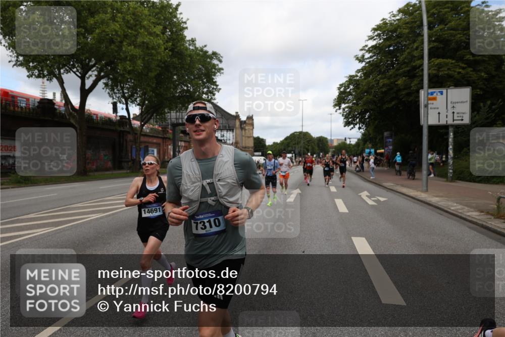 29.06.2025 - hella hamburg halbmarathon Yannick Fuchs http://msf.ph/oto/8200794 29.06.2025 10:31:59 20KM 1290, 2196, 2767, 4860, 4865, 5003, 5042, 5307, 5923, 6047, 6123, 6458, 7310, 8362, 9178, 9914, 10190, 10451, 10738, 12739, 12900, 13141, 13372, 13854, 14387, 14459, 14691, 14934, 15178, 15261, 15410, 15939, 16523, 16992, 17125, 17137, 17658, 18159, 18216, 18357, 18384, 18986 meine-sportfotos.de