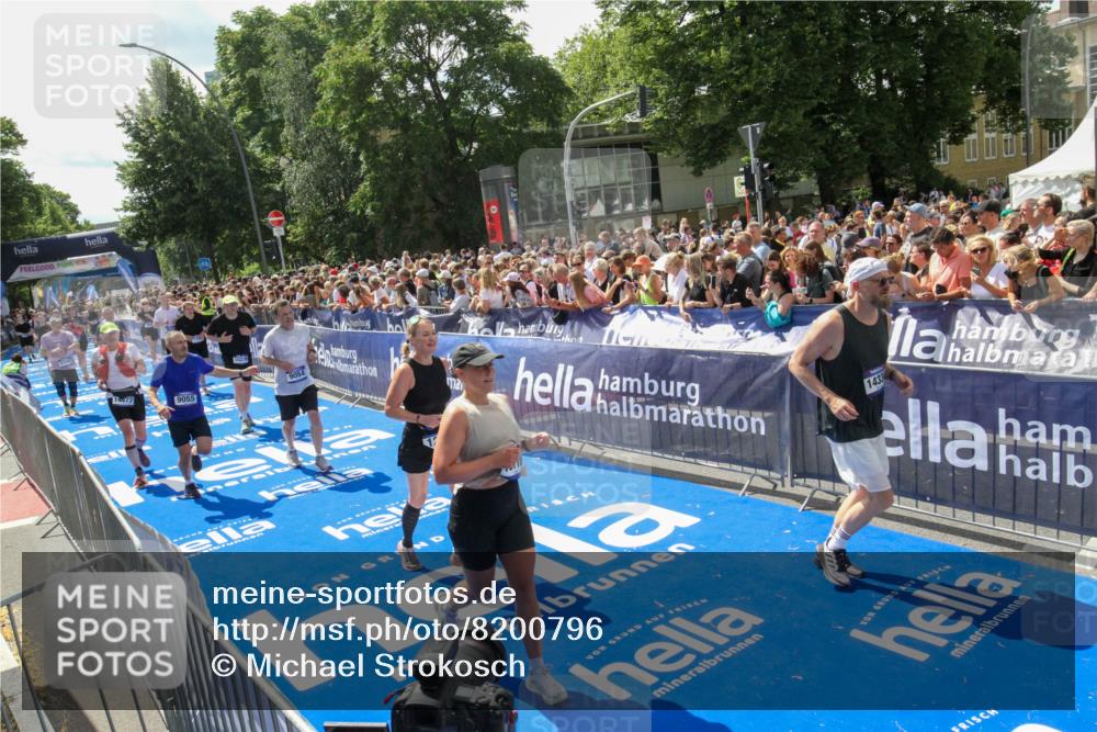 29.06.2025 - hella hamburg halbmarathon Michael Strokosch http://msf.ph/oto/8200796 29.06.2025 11:36:33 Ziel 1224, 1819, 3558, 6199, 7695, 7773, 9054, 9055, 9628, 10219, 10770, 13462, 14334, 14477, 15827 meine-sportfotos.de