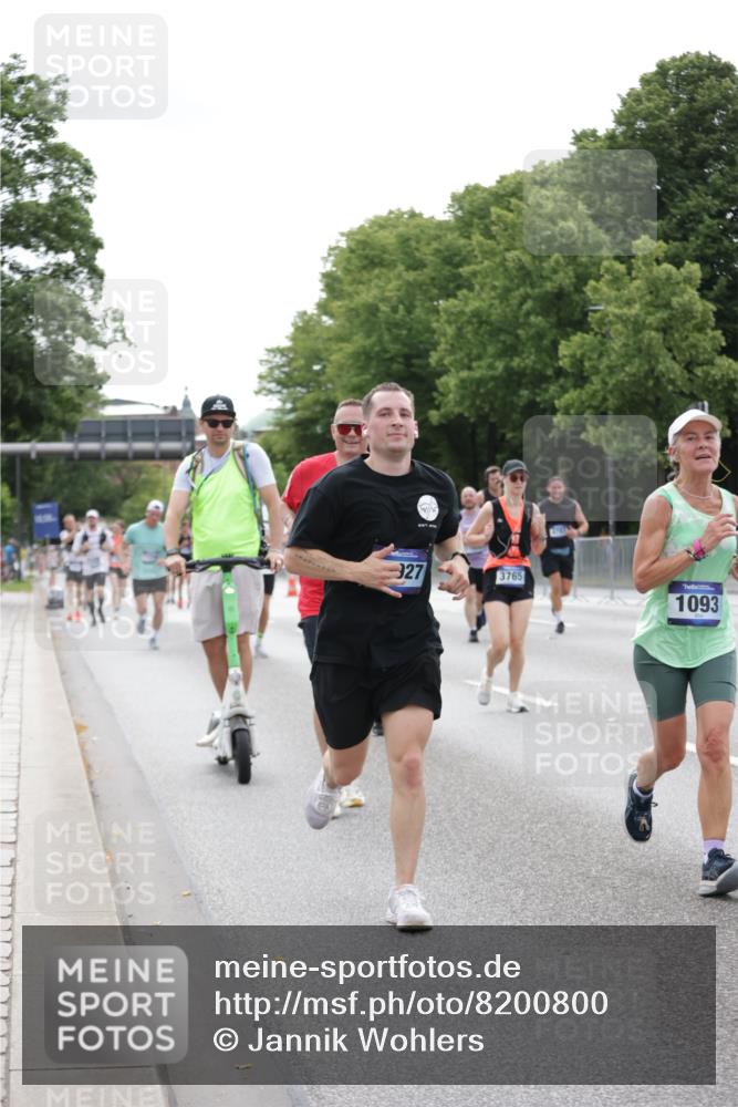 29.06.2025 - hella hamburg halbmarathon Jannik Wohlers http://msf.ph/oto/8200800 29.06.2025 10:25:21 Lombardsbrücke 1305, 1479, 1481, 3343, 3765, 4378, 4797, 5028, 6663, 8881, 9811, 10104, 10219, 11596, 11699, 12074, 12505, 12838, 13653, 14223, 14936, 16289, 16354, 16381, 16927, 17369 meine-sportfotos.de