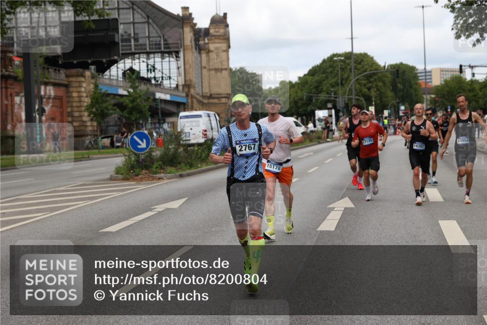 29.06.2025 - hella hamburg halbmarathon Yannick Fuchs http://msf.ph/oto/8200804 29.06.2025 10:32:00 20KM 1290, 2196, 2767, 4860, 4865, 5003, 5042, 5307, 5923, 6047, 6123, 6458, 7310, 9178, 9914, 10190, 10451, 10738, 12739, 12900, 13141, 13372, 13854, 14387, 14459, 14691, 14934, 15178, 15261, 15410, 15939, 16992, 17125, 17137, 17658, 18159, 18216, 18357, 18986 meine-sportfotos.de