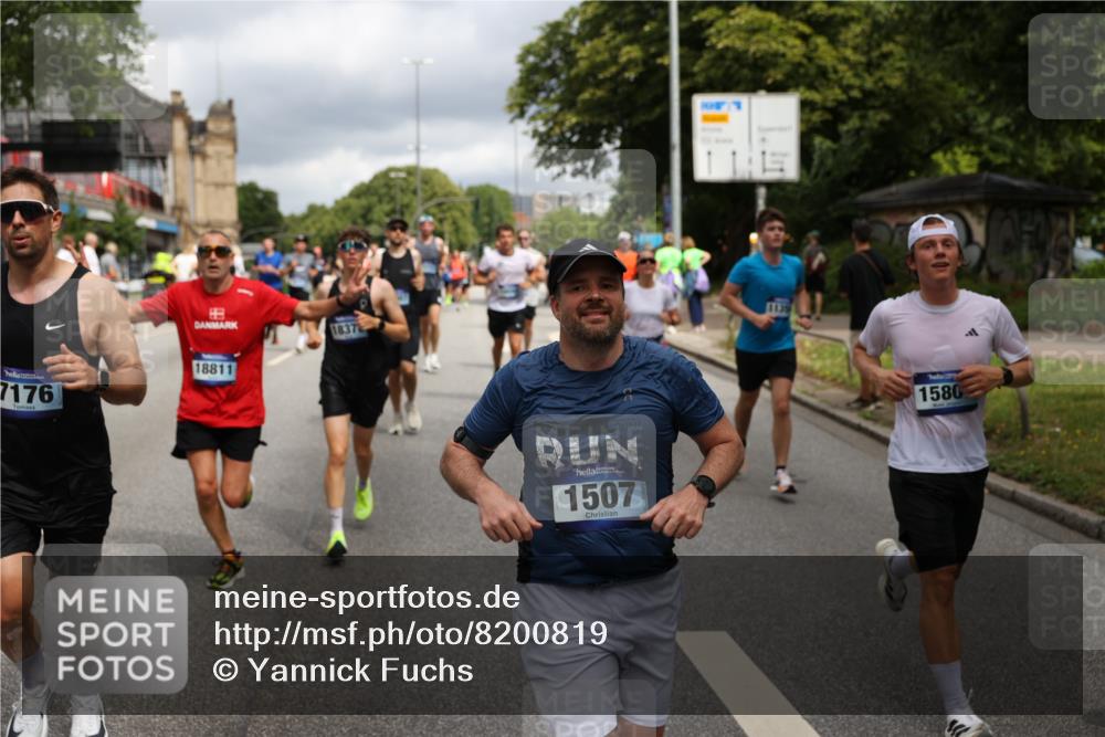 29.06.2025 - hella hamburg halbmarathon Yannick Fuchs http://msf.ph/oto/8200819 29.06.2025 10:44:43 20KM 1119, 1399, 1461, 1466, 1507, 1630, 1750, 1817, 2207, 3654, 4077, 4127, 4346, 5115, 6027, 6662, 6712, 6795, 7052, 7176, 7397, 7583, 7930, 7932, 8117, 8572, 8704, 8819, 9057, 10371, 11356, 11455, 11607, 12624, 13008, 13609, 13687, 13701, 13875, 14034, 14257, 14626, 15362, 15395, 15803, 15950, 16716, 16806, 17179, 17221, 17247, 17384, 18006, 18066, 18370, 18394, 18489, 18657, 18658, 18811 meine-sportfotos.de