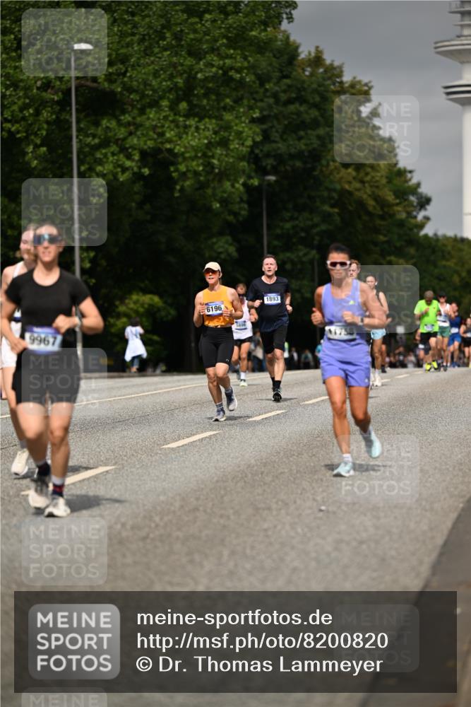 29.06.2025 - hella hamburg halbmarathon Dr. Thomas Lammeyer http://msf.ph/oto/8200820 29.06.2025 10:11:43 Kennedybrücke 1173, 1893, 1993, 2136, 3929, 4262, 5242, 5899, 5926, 6196, 6517, 6518, 6707, 6713, 6715, 6833, 7476, 7503, 7760, 8585, 9967, 10283, 10700 meine-sportfotos.de