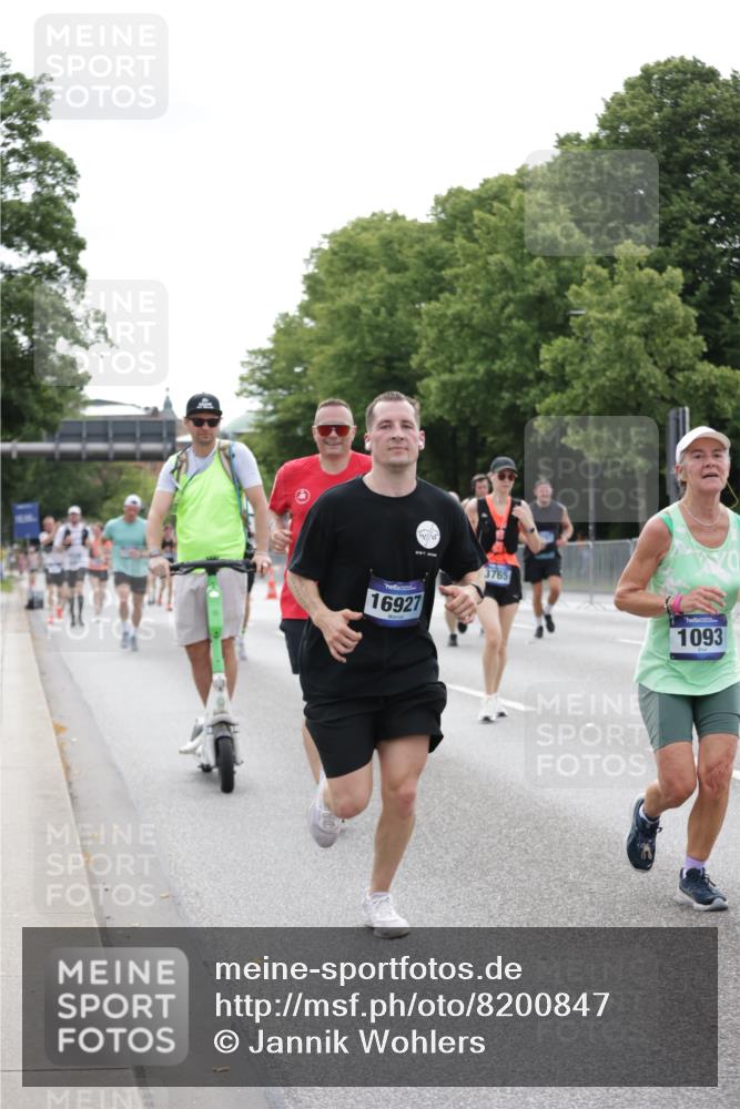 29.06.2025 - hella hamburg halbmarathon Jannik Wohlers http://msf.ph/oto/8200847 29.06.2025 10:25:21 Lombardsbrücke 1305, 1479, 1481, 3343, 3765, 4378, 4797, 5028, 6663, 8881, 9811, 10104, 10219, 11596, 11699, 12074, 12505, 12838, 13653, 14223, 14936, 16289, 16354, 16381, 16927, 17369 meine-sportfotos.de