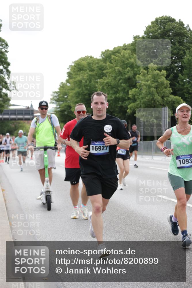 29.06.2025 - hella hamburg halbmarathon Jannik Wohlers http://msf.ph/oto/8200899 29.06.2025 10:25:21 Lombardsbrücke 1305, 1479, 1481, 3343, 3765, 4378, 4797, 5028, 6663, 8881, 9811, 10104, 10219, 11596, 11699, 12074, 12505, 12838, 13653, 14223, 14936, 16289, 16354, 16381, 16927, 17369 meine-sportfotos.de