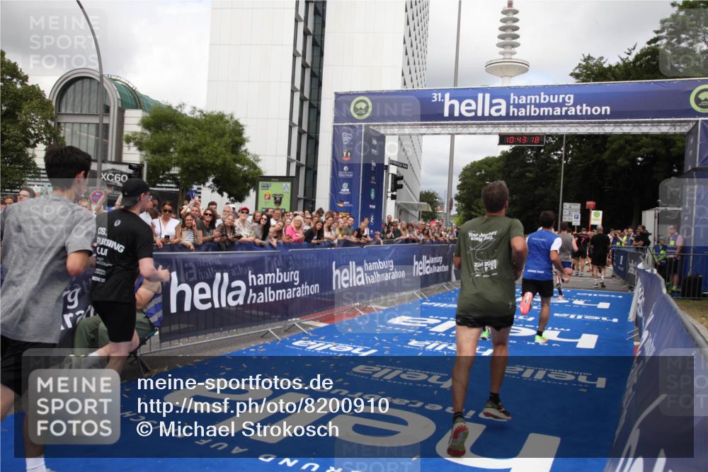 29.06.2025 - hella hamburg halbmarathon Michael Strokosch http://msf.ph/oto/8200910 29.06.2025 10:43:17 Ziel 1675, 7026, 7093, 10251, 11177, 12153, 15255, 15706, 16314, 16997, 18304 meine-sportfotos.de