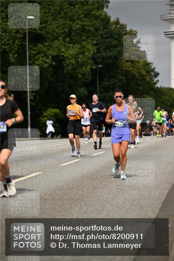 29.06.2025 - hella hamburg halbmarathon Dr. Thomas Lammeyer http://msf.ph/oto/8200911 29.06.2025 10:11:43 Kennedybrücke 1173, 1893, 1993, 2136, 3929, 4262, 5242, 5899, 5926, 6196, 6517, 6518, 6707, 6713, 6715, 6833, 7476, 7503, 7760, 8585, 9967, 10283, 10700 meine-sportfotos.de