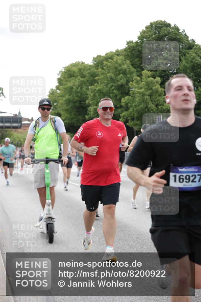 29.06.2025 - hella hamburg halbmarathon Jannik Wohlers http://msf.ph/oto/8200922 29.06.2025 10:25:22 Lombardsbrücke 1305, 1479, 1481, 3343, 3765, 4378, 4797, 5028, 5497, 6663, 8881, 9811, 10104, 10219, 11596, 11699, 11828, 12074, 12505, 12838, 13653, 14223, 14936, 16289, 16354, 16381, 16927, 17369 meine-sportfotos.de