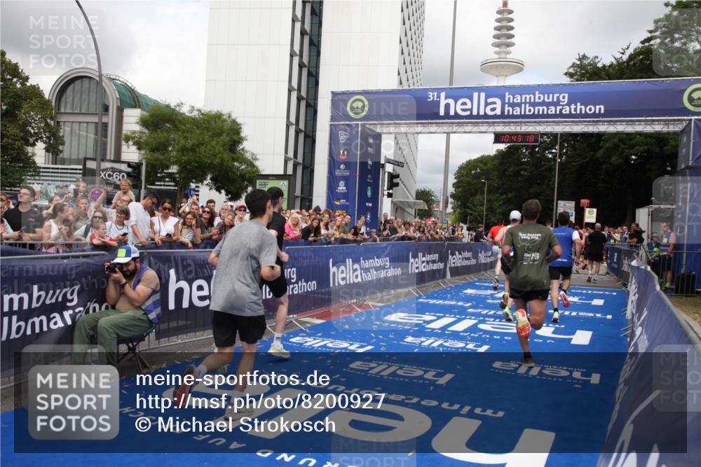 29.06.2025 - hella hamburg halbmarathon Michael Strokosch http://msf.ph/oto/8200927 29.06.2025 10:43:17 Ziel 1675, 7026, 7093, 10251, 11177, 12153, 15255, 15706, 16314, 16997, 18304 meine-sportfotos.de