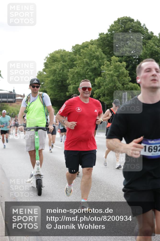29.06.2025 - hella hamburg halbmarathon Jannik Wohlers http://msf.ph/oto/8200934 29.06.2025 10:25:22 Lombardsbrücke 1305, 1479, 1481, 3343, 3765, 4378, 4797, 5028, 5497, 6663, 8881, 9811, 10104, 10219, 11596, 11699, 11828, 12074, 12505, 12838, 13653, 14223, 14936, 16289, 16354, 16381, 16927, 17369 meine-sportfotos.de