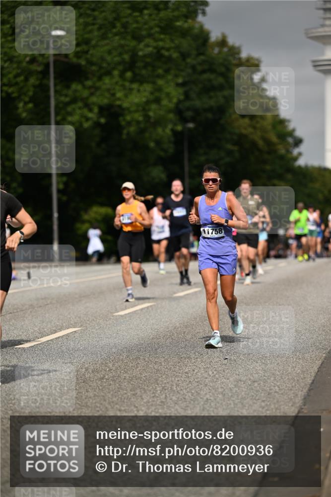 29.06.2025 - hella hamburg halbmarathon Dr. Thomas Lammeyer http://msf.ph/oto/8200936 29.06.2025 10:11:43 Kennedybrücke 1173, 1893, 1993, 2136, 3929, 4262, 5242, 5899, 5926, 6196, 6517, 6518, 6707, 6713, 6715, 6833, 7476, 7503, 7760, 8585, 9967, 10283, 10700 meine-sportfotos.de