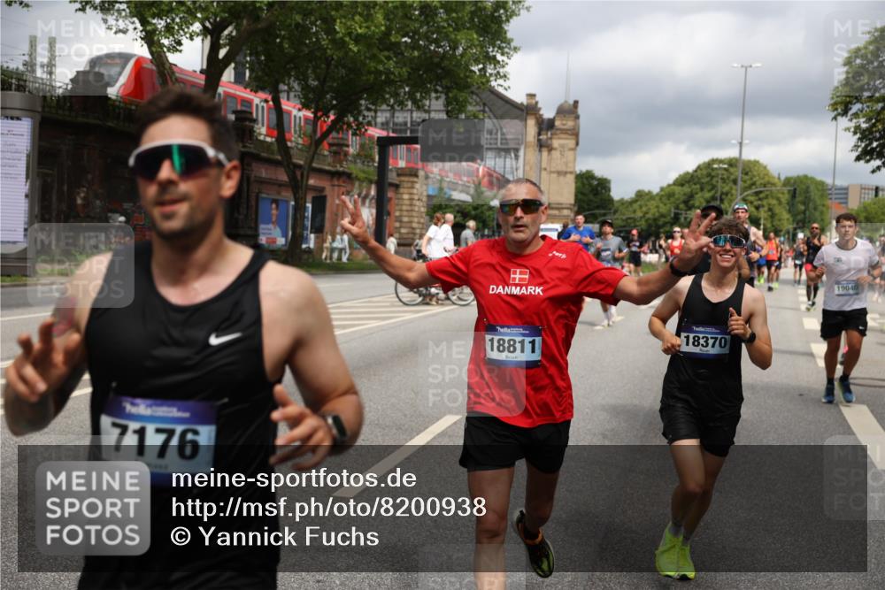 29.06.2025 - hella hamburg halbmarathon Yannick Fuchs http://msf.ph/oto/8200938 29.06.2025 10:44:43 20KM 1119, 1399, 1461, 1466, 1507, 1630, 1750, 1817, 2207, 3654, 4077, 4127, 4346, 5115, 6027, 6662, 6712, 6795, 7052, 7176, 7397, 7583, 7930, 7932, 8117, 8572, 8704, 8819, 9057, 10371, 11356, 11455, 11607, 12624, 13008, 13609, 13687, 13701, 13875, 14034, 14257, 14626, 15362, 15395, 15803, 15950, 16716, 16806, 17179, 17221, 17247, 17384, 18006, 18066, 18370, 18394, 18489, 18657, 18658, 18811 meine-sportfotos.de