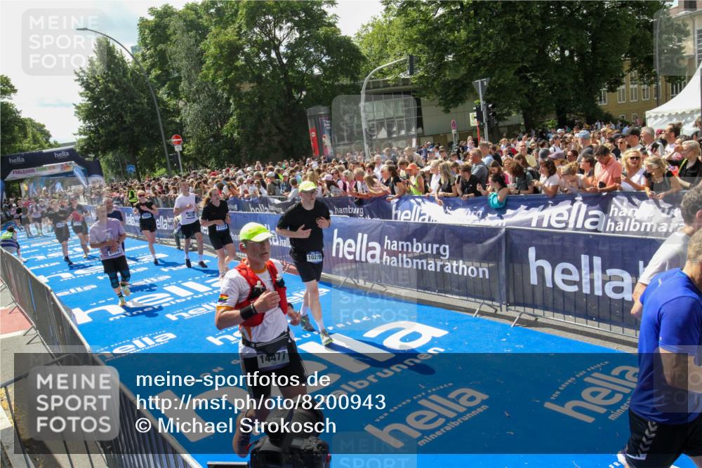 29.06.2025 - hella hamburg halbmarathon Michael Strokosch http://msf.ph/oto/8200943 29.06.2025 11:36:35 Ziel 1819, 2853, 3558, 6199, 7695, 7773, 9054, 9055, 9628, 10027, 10219, 13462, 14477, 15827 meine-sportfotos.de