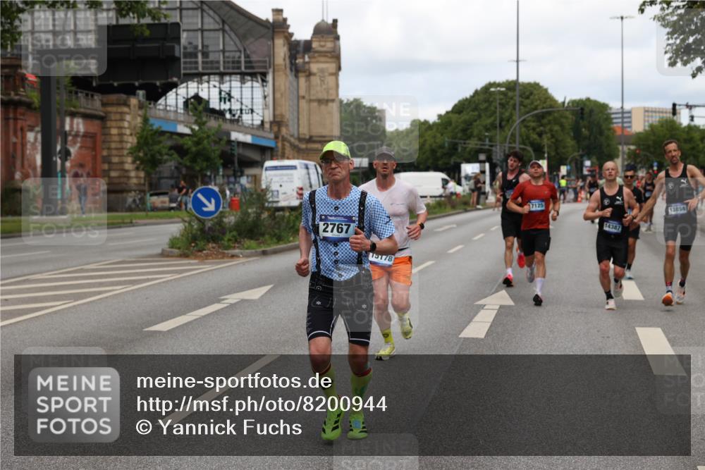29.06.2025 - hella hamburg halbmarathon Yannick Fuchs http://msf.ph/oto/8200944 29.06.2025 10:32:00 20KM 1290, 2196, 2767, 4860, 4865, 5003, 5042, 5307, 5923, 6047, 6123, 6458, 7310, 9178, 9914, 10190, 10451, 10738, 12739, 12900, 13141, 13372, 13854, 14387, 14459, 14691, 14934, 15178, 15261, 15410, 15939, 16992, 17125, 17137, 17658, 18159, 18216, 18357, 18986 meine-sportfotos.de