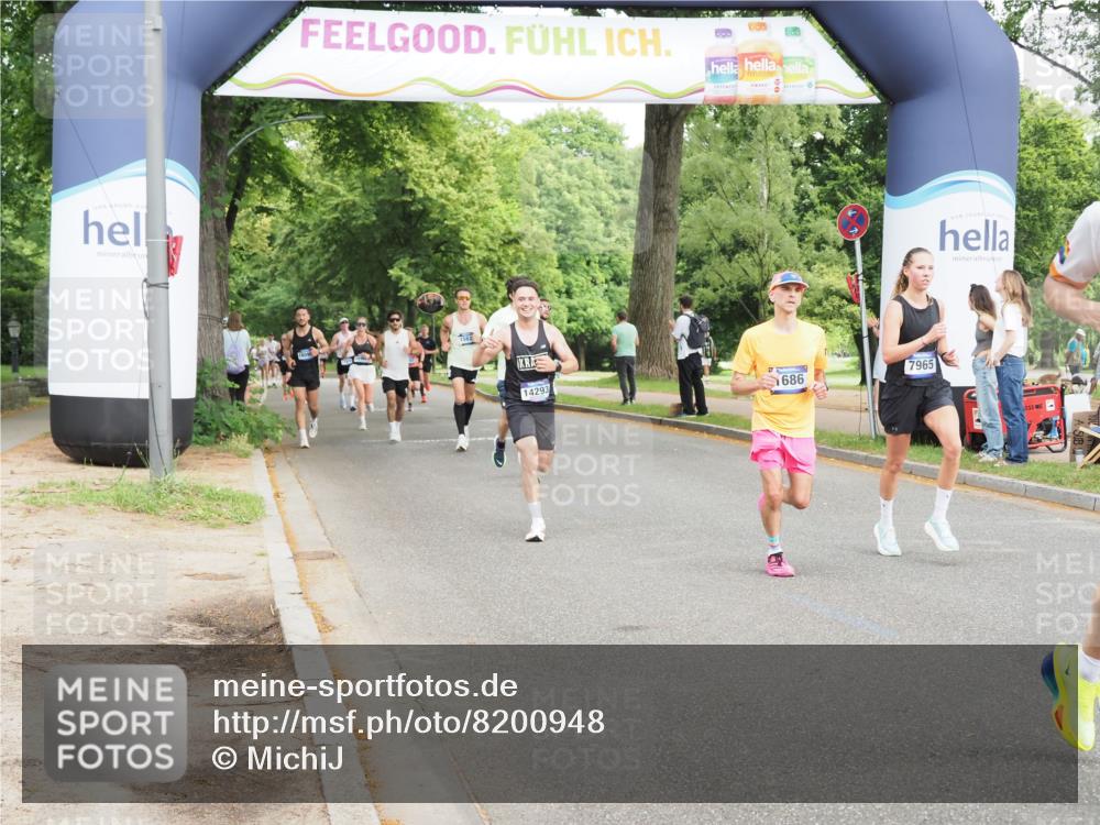 29.06.2025 - hella hamburg halbmarathon MichiJ http://msf.ph/oto/8200948 29.06.2025 10:21:32 Zwischen KM18-KM19 1686, 5070, 7965, 8883, 11199, 14293, 15054, 16505 meine-sportfotos.de