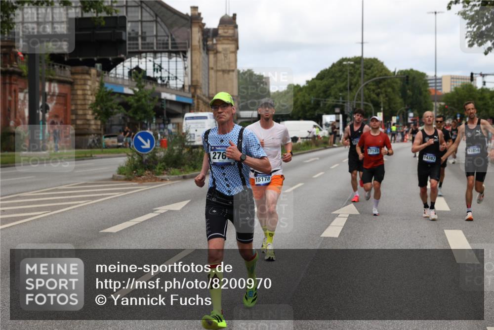 29.06.2025 - hella hamburg halbmarathon Yannick Fuchs http://msf.ph/oto/8200970 29.06.2025 10:32:00 20KM 1290, 2196, 2767, 4860, 4865, 5003, 5042, 5307, 5923, 6047, 6123, 6458, 7310, 9178, 9914, 10190, 10451, 10738, 12739, 12900, 13141, 13372, 13854, 14387, 14459, 14691, 14934, 15178, 15261, 15410, 15939, 16992, 17125, 17137, 17658, 18159, 18216, 18357, 18986 meine-sportfotos.de