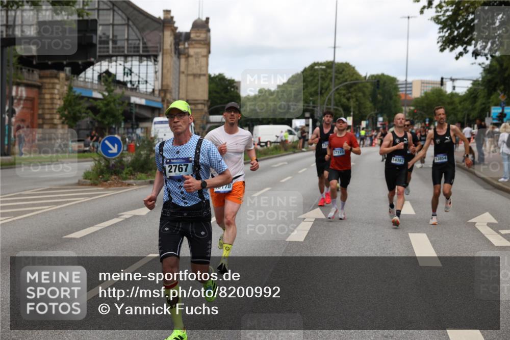 29.06.2025 - hella hamburg halbmarathon Yannick Fuchs http://msf.ph/oto/8200992 29.06.2025 10:32:00 20KM 1290, 2196, 2767, 4860, 4865, 5003, 5042, 5307, 5923, 6047, 6123, 6458, 7310, 9178, 9914, 10190, 10451, 10738, 12739, 12900, 13141, 13372, 13854, 14387, 14459, 14691, 14934, 15178, 15261, 15410, 15939, 16992, 17125, 17137, 17658, 18159, 18216, 18357, 18986 meine-sportfotos.de