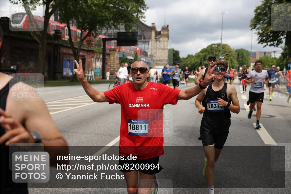 29.06.2025 - hella hamburg halbmarathon Yannick Fuchs http://msf.ph/oto/8200994 29.06.2025 10:44:43 20KM 1119, 1399, 1461, 1466, 1507, 1630, 1750, 1817, 2207, 3654, 4077, 4127, 4346, 5115, 6027, 6662, 6712, 6795, 7052, 7176, 7397, 7583, 7930, 7932, 8117, 8572, 8704, 8819, 9057, 10371, 11356, 11455, 11607, 12624, 13008, 13609, 13687, 13701, 13875, 14034, 14257, 14626, 15362, 15395, 15803, 15950, 16716, 16806, 17179, 17221, 17247, 17384, 18006, 18066, 18370, 18394, 18489, 18657, 18658, 18811 meine-sportfotos.de