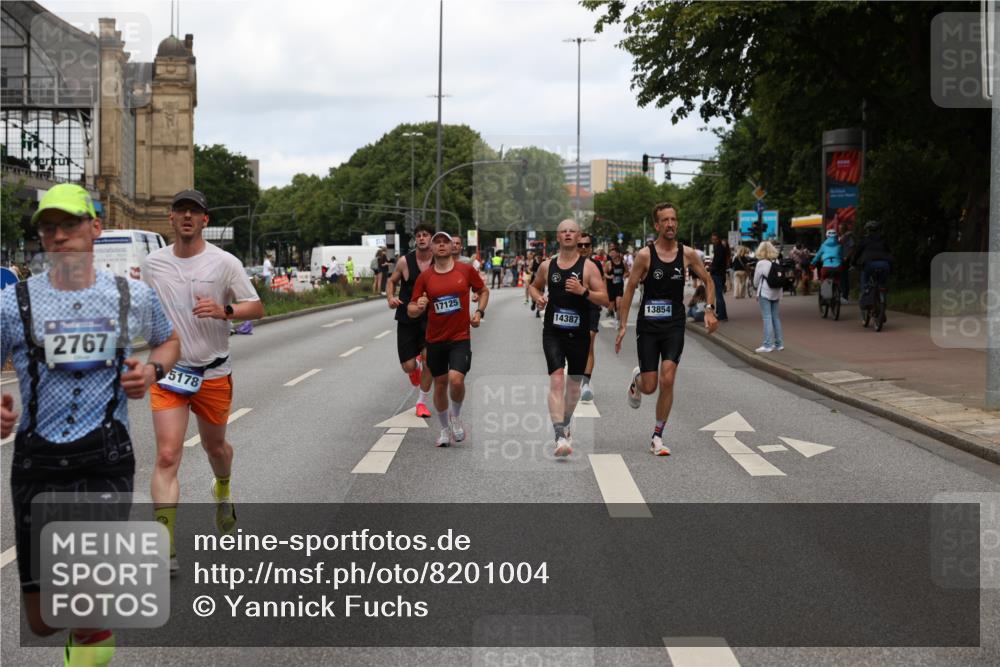 29.06.2025 - hella hamburg halbmarathon Yannick Fuchs http://msf.ph/oto/8201004 29.06.2025 10:32:00 20KM 1290, 2196, 2767, 4860, 4865, 5003, 5042, 5307, 5923, 6047, 6123, 6458, 7310, 9178, 9914, 10190, 10451, 10738, 12739, 12900, 13141, 13372, 13854, 14387, 14459, 14691, 14934, 15178, 15261, 15410, 15939, 16992, 17125, 17137, 17658, 18159, 18216, 18357, 18986 meine-sportfotos.de