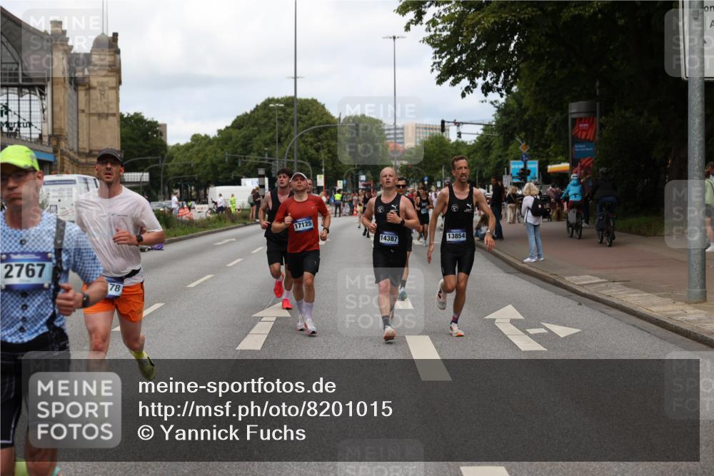 29.06.2025 - hella hamburg halbmarathon Yannick Fuchs http://msf.ph/oto/8201015 29.06.2025 10:32:00 20KM 1290, 2196, 2767, 4860, 4865, 5003, 5042, 5307, 5923, 6047, 6123, 6458, 7310, 9178, 9914, 10190, 10451, 10738, 12739, 12900, 13141, 13372, 13854, 14387, 14459, 14691, 14934, 15178, 15261, 15410, 15939, 16992, 17125, 17137, 17658, 18159, 18216, 18357, 18986 meine-sportfotos.de
