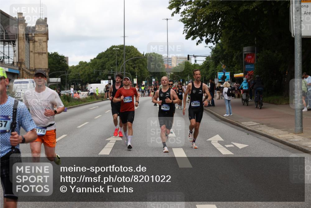 29.06.2025 - hella hamburg halbmarathon Yannick Fuchs http://msf.ph/oto/8201022 29.06.2025 10:32:00 20KM 1290, 2196, 2767, 4860, 4865, 5003, 5042, 5307, 5923, 6047, 6123, 6458, 7310, 9178, 9914, 10190, 10451, 10738, 12739, 12900, 13141, 13372, 13854, 14387, 14459, 14691, 14934, 15178, 15261, 15410, 15939, 16992, 17125, 17137, 17658, 18159, 18216, 18357, 18986 meine-sportfotos.de