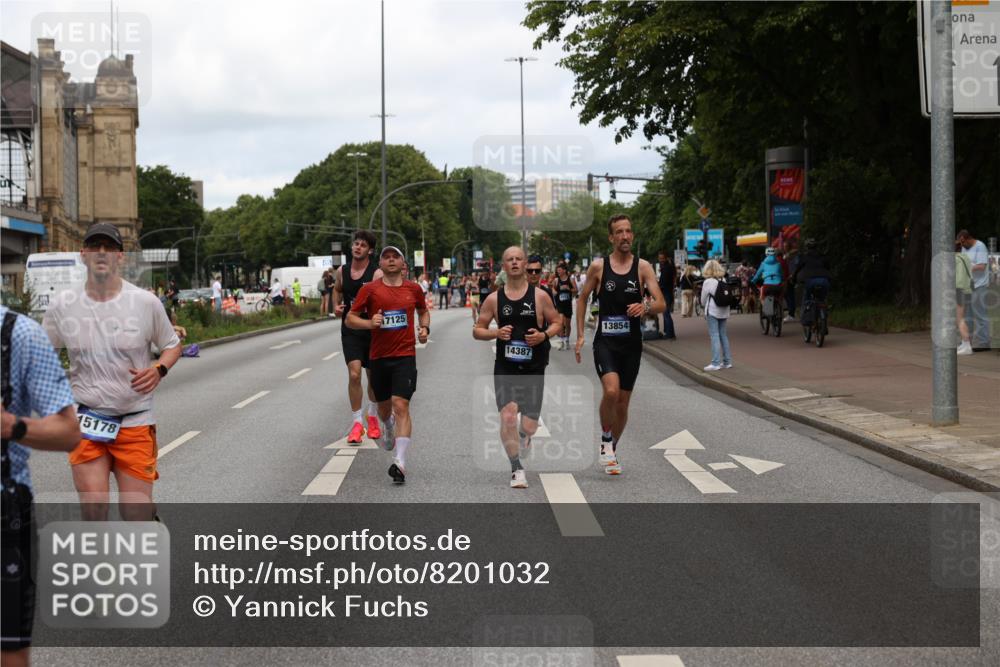 29.06.2025 - hella hamburg halbmarathon Yannick Fuchs http://msf.ph/oto/8201032 29.06.2025 10:32:00 20KM 1290, 2196, 2767, 4860, 4865, 5003, 5042, 5307, 5923, 6047, 6123, 6458, 7310, 9178, 9914, 10190, 10451, 10738, 12739, 12900, 13141, 13372, 13854, 14387, 14459, 14691, 14934, 15178, 15261, 15410, 15939, 16992, 17125, 17137, 17658, 18159, 18216, 18357, 18986 meine-sportfotos.de