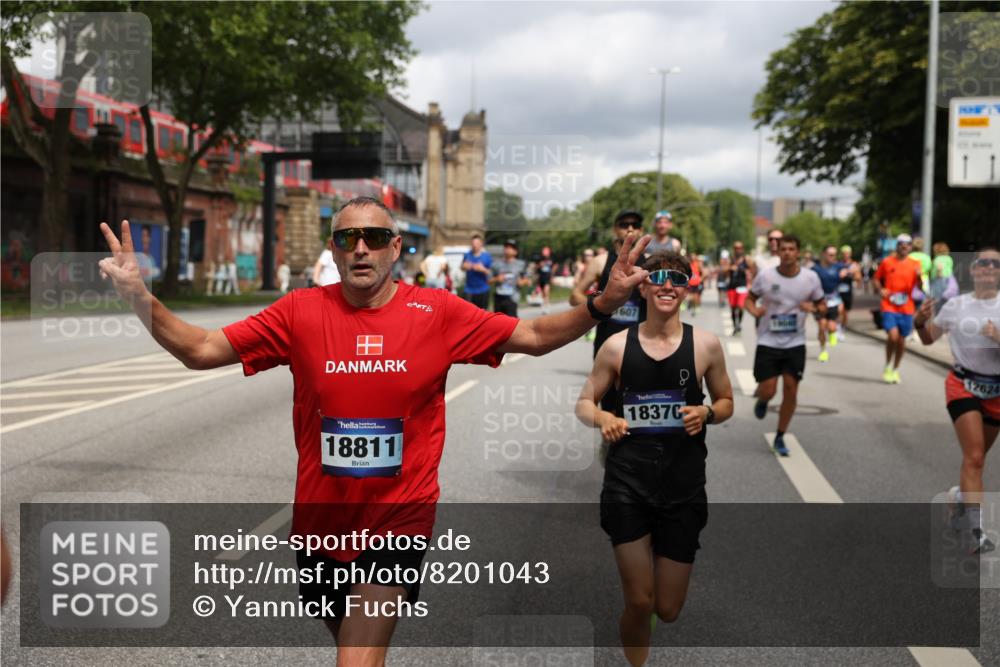 29.06.2025 - hella hamburg halbmarathon Yannick Fuchs http://msf.ph/oto/8201043 29.06.2025 10:44:43 20KM 1119, 1399, 1461, 1466, 1507, 1630, 1750, 1817, 2207, 3654, 4077, 4127, 4346, 5115, 6027, 6662, 6712, 6795, 7052, 7176, 7397, 7583, 7930, 7932, 8117, 8572, 8704, 8819, 9057, 10371, 11356, 11455, 11607, 12624, 13008, 13609, 13687, 13701, 13875, 14034, 14257, 14626, 15362, 15395, 15803, 15950, 16716, 16806, 17179, 17221, 17247, 17384, 18006, 18066, 18370, 18394, 18489, 18657, 18658, 18811 meine-sportfotos.de