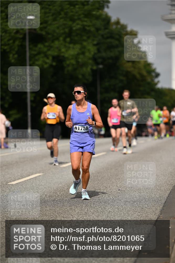 29.06.2025 - hella hamburg halbmarathon Dr. Thomas Lammeyer http://msf.ph/oto/8201065 29.06.2025 10:11:44 Kennedybrücke 1173, 1893, 1993, 2032, 2136, 3328, 3929, 4262, 5242, 5899, 5926, 6196, 6517, 6518, 6707, 6713, 6715, 6833, 7476, 7503, 7760, 8585, 9967, 10283, 10700 meine-sportfotos.de