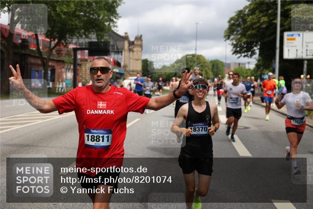 29.06.2025 - hella hamburg halbmarathon Yannick Fuchs http://msf.ph/oto/8201074 29.06.2025 10:44:43 20KM 1119, 1399, 1461, 1466, 1507, 1630, 1750, 1817, 2207, 3654, 4077, 4127, 4346, 5115, 6027, 6662, 6712, 6795, 7052, 7176, 7397, 7583, 7930, 7932, 8117, 8572, 8704, 8819, 9057, 10371, 11356, 11455, 11607, 12624, 13008, 13609, 13687, 13701, 13875, 14034, 14257, 14626, 15362, 15395, 15803, 15950, 16716, 16806, 17179, 17221, 17247, 17384, 18006, 18066, 18370, 18394, 18489, 18657, 18658, 18811 meine-sportfotos.de
