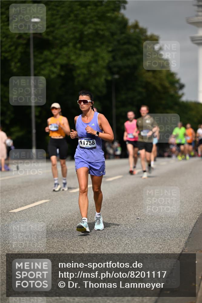 29.06.2025 - hella hamburg halbmarathon Dr. Thomas Lammeyer http://msf.ph/oto/8201117 29.06.2025 10:11:44 Kennedybrücke 1173, 1893, 1993, 2032, 2136, 3328, 3929, 4262, 5242, 5899, 5926, 6196, 6517, 6518, 6707, 6713, 6715, 6833, 7476, 7503, 7760, 8585, 9967, 10283, 10700 meine-sportfotos.de