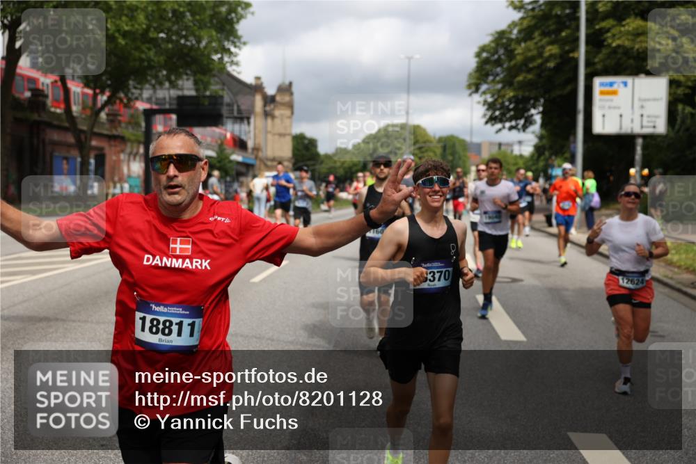 29.06.2025 - hella hamburg halbmarathon Yannick Fuchs http://msf.ph/oto/8201128 29.06.2025 10:44:43 20KM 1119, 1399, 1461, 1466, 1507, 1630, 1750, 1817, 2207, 3654, 4077, 4127, 4346, 5115, 6027, 6662, 6712, 6795, 7052, 7176, 7397, 7583, 7930, 7932, 8117, 8572, 8704, 8819, 9057, 10371, 11356, 11455, 11607, 12624, 13008, 13609, 13687, 13701, 13875, 14034, 14257, 14626, 15362, 15395, 15803, 15950, 16716, 16806, 17179, 17221, 17247, 17384, 18006, 18066, 18370, 18394, 18489, 18657, 18658, 18811 meine-sportfotos.de