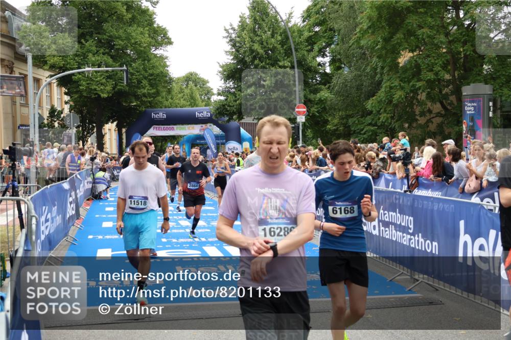 29.06.2025 - hella hamburg halbmarathon Zöllner http://msf.ph/oto/8201133 29.06.2025 10:47:26 Ziel 51, 1012, 2274, 2839, 2864, 2869, 5024, 5650, 6168, 6203, 8693, 9305, 10423, 11077, 11491, 11518, 13782, 14722, 15350, 15611, 15923, 16089, 16819, 18758, 18974 meine-sportfotos.de