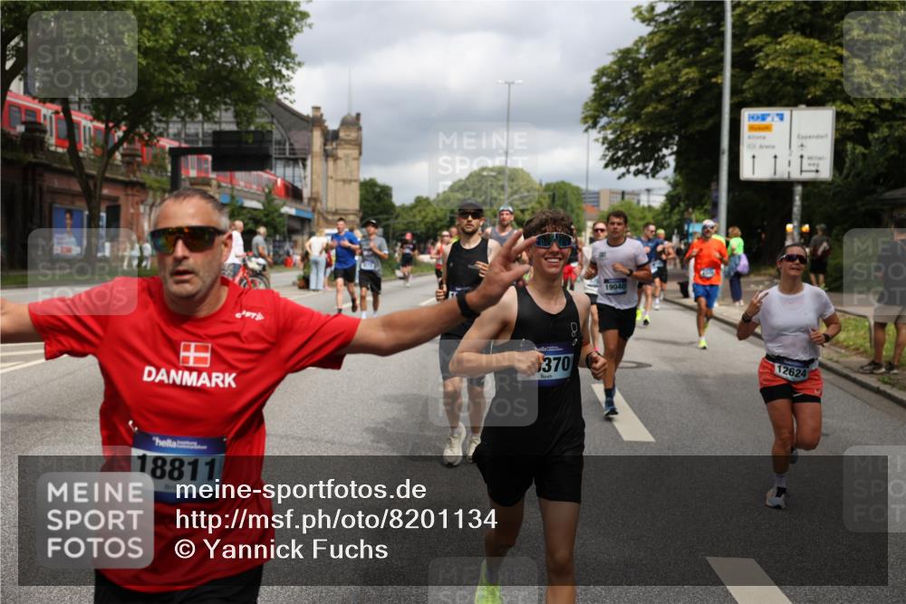 29.06.2025 - hella hamburg halbmarathon Yannick Fuchs http://msf.ph/oto/8201134 29.06.2025 10:44:44 20KM 1119, 1399, 1461, 1466, 1507, 1630, 1750, 1817, 2207, 3654, 4077, 4127, 4346, 5018, 5115, 6027, 6662, 6712, 6795, 7052, 7134, 7176, 7397, 7583, 7930, 7932, 8117, 8572, 8704, 8819, 9057, 10371, 11356, 11455, 11607, 12624, 13008, 13687, 13701, 13875, 14034, 14257, 14626, 15362, 15395, 15803, 15950, 16716, 16806, 17179, 17221, 17247, 17384, 18006, 18066, 18370, 18394, 18489, 18657, 18658, 18811 meine-sportfotos.de