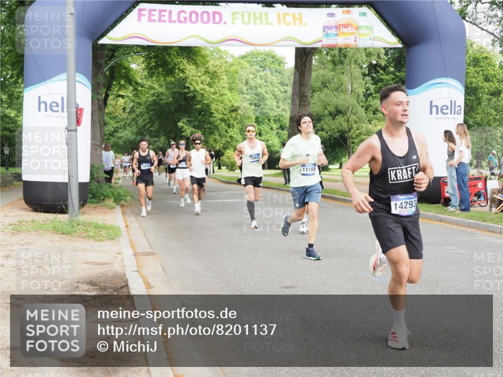 29.06.2025 - hella hamburg halbmarathon MichiJ http://msf.ph/oto/8201137 29.06.2025 10:21:34 Zwischen KM18-KM19 1686, 5070, 7965, 8883, 10484, 11169, 11199, 14293, 15054, 15826, 16505, 18099 meine-sportfotos.de