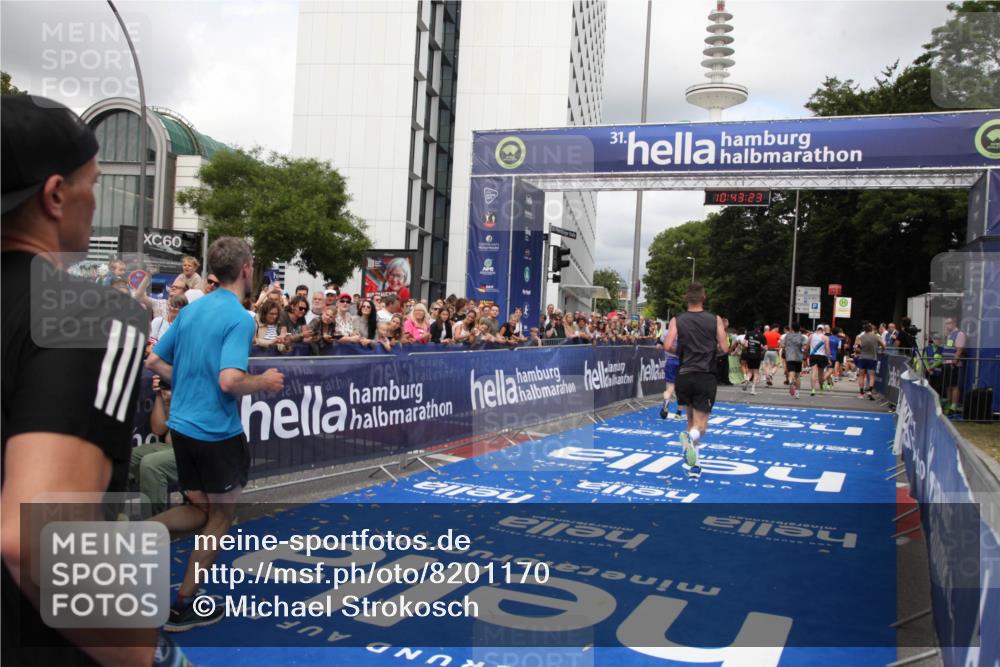 29.06.2025 - hella hamburg halbmarathon Michael Strokosch http://msf.ph/oto/8201170 29.06.2025 10:43:22 Ziel 1675, 3109, 3124, 3146, 10099, 15921, 16314, 16997, 18274, 18304 meine-sportfotos.de
