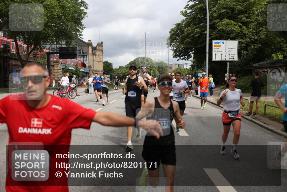 29.06.2025 - hella hamburg halbmarathon Yannick Fuchs http://msf.ph/oto/8201171 29.06.2025 10:44:44 20KM 1119, 1399, 1461, 1466, 1507, 1630, 1750, 1817, 2207, 3654, 4077, 4127, 4346, 5018, 5115, 6027, 6662, 6712, 6795, 7052, 7134, 7176, 7397, 7583, 7930, 7932, 8117, 8572, 8704, 8819, 9057, 10371, 11356, 11455, 11607, 12624, 13008, 13687, 13701, 13875, 14034, 14257, 14626, 15362, 15395, 15803, 15950, 16716, 16806, 17179, 17221, 17247, 17384, 18006, 18066, 18370, 18394, 18489, 18657, 18658, 18811 meine-sportfotos.de
