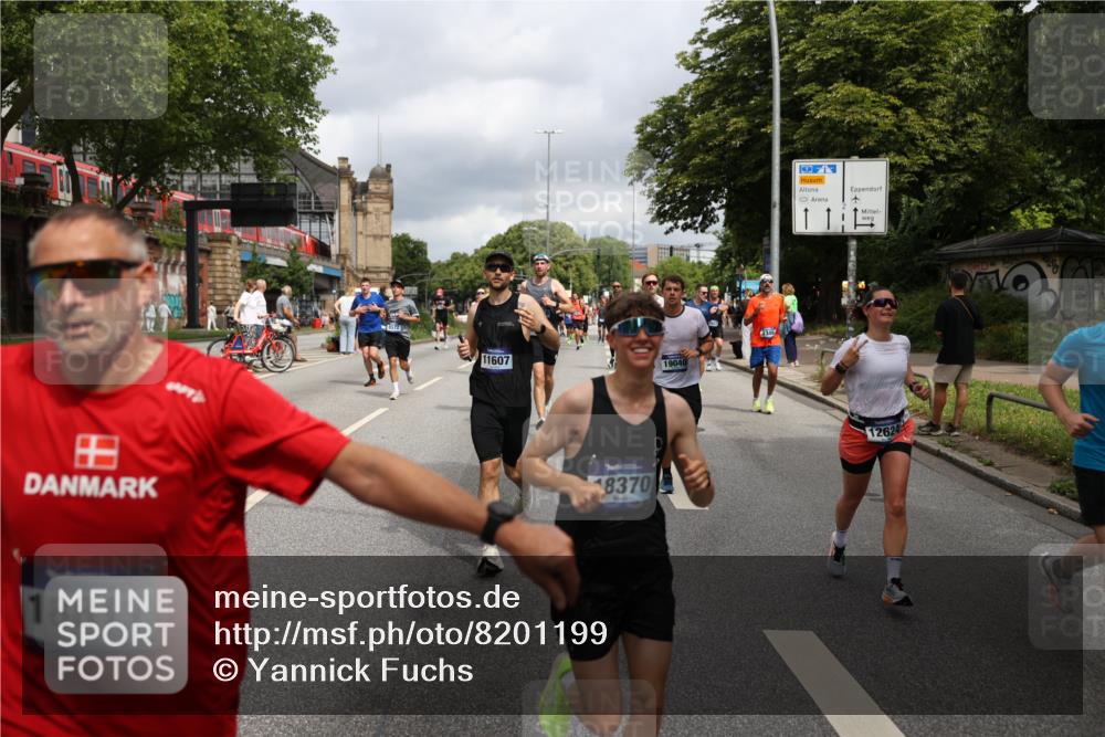 29.06.2025 - hella hamburg halbmarathon Yannick Fuchs http://msf.ph/oto/8201199 29.06.2025 10:44:44 20KM 1119, 1399, 1461, 1466, 1507, 1630, 1750, 1817, 2207, 3654, 4077, 4127, 4346, 5018, 5115, 6027, 6662, 6712, 6795, 7052, 7134, 7176, 7397, 7583, 7930, 7932, 8117, 8572, 8704, 8819, 9057, 10371, 11356, 11455, 11607, 12624, 13008, 13687, 13701, 13875, 14034, 14257, 14626, 15362, 15395, 15803, 15950, 16716, 16806, 17179, 17221, 17247, 17384, 18006, 18066, 18370, 18394, 18489, 18657, 18658, 18811 meine-sportfotos.de