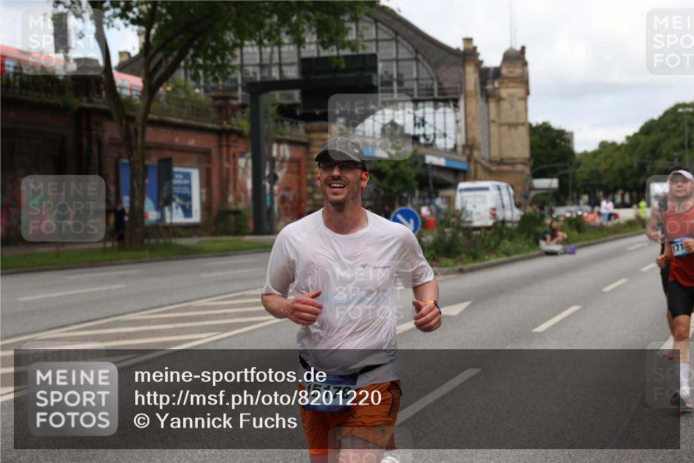 29.06.2025 - hella hamburg halbmarathon Yannick Fuchs http://msf.ph/oto/8201220 29.06.2025 10:32:01 20KM 1290, 2196, 2767, 4860, 4865, 5003, 5042, 5307, 5923, 6047, 6123, 6458, 7310, 9178, 9914, 10190, 10451, 10738, 11423, 12739, 12900, 13141, 13372, 13854, 14387, 14459, 14691, 14934, 15178, 15261, 15410, 15939, 16992, 17125, 17137, 17658, 18159, 18216, 18357, 18986 meine-sportfotos.de