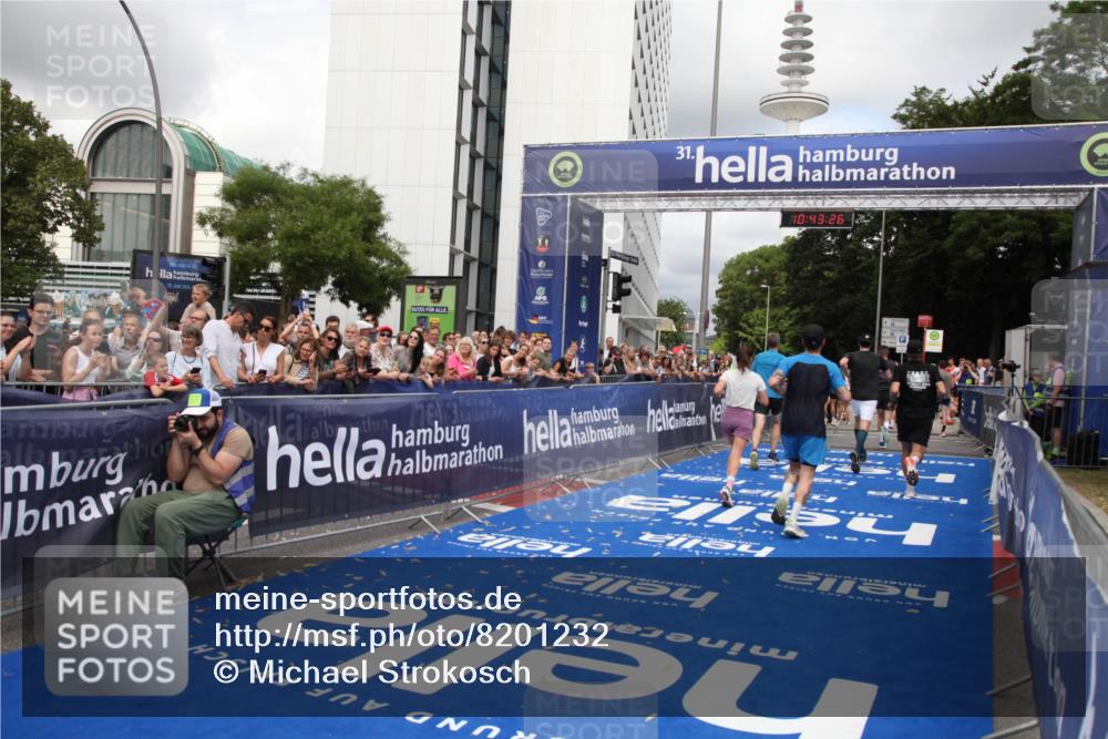 29.06.2025 - hella hamburg halbmarathon Michael Strokosch http://msf.ph/oto/8201232 29.06.2025 10:43:25 Ziel 2653, 3109, 3124, 3146, 10099, 10237, 13348, 15921, 16314, 16720, 16997, 17391, 18274, 18987, 19009, 19051 meine-sportfotos.de